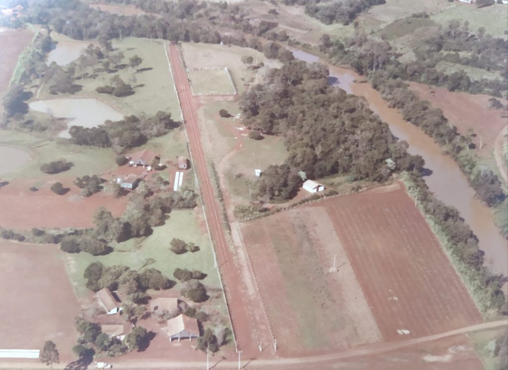 Vista aérea da antiga Hípica, em Saudades-SC, 1985.