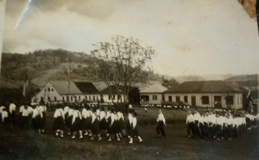 Desfile do curso complementar e primário, 1956.
