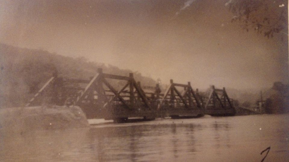 Ponte sobre o rio Saudades-SC, foi levada pelas águas em uma enchente no ano de 1972.
