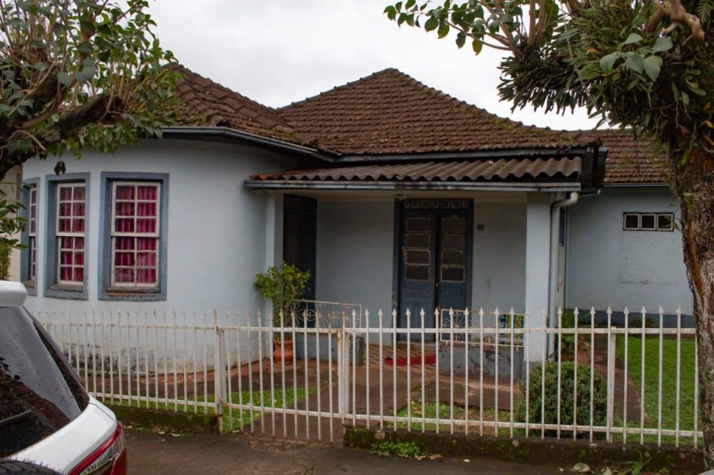 Primeira casa de alvenaria de Saudades-SC, pertencia ao Sr. Osvaldo Claudio Winkelmann na Avenida Brasil.